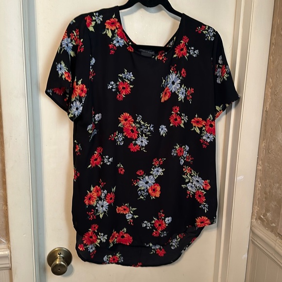Chelsea & Theodore Short Sleeve Floral Top Size XL NWOT - Picture 1 of 9